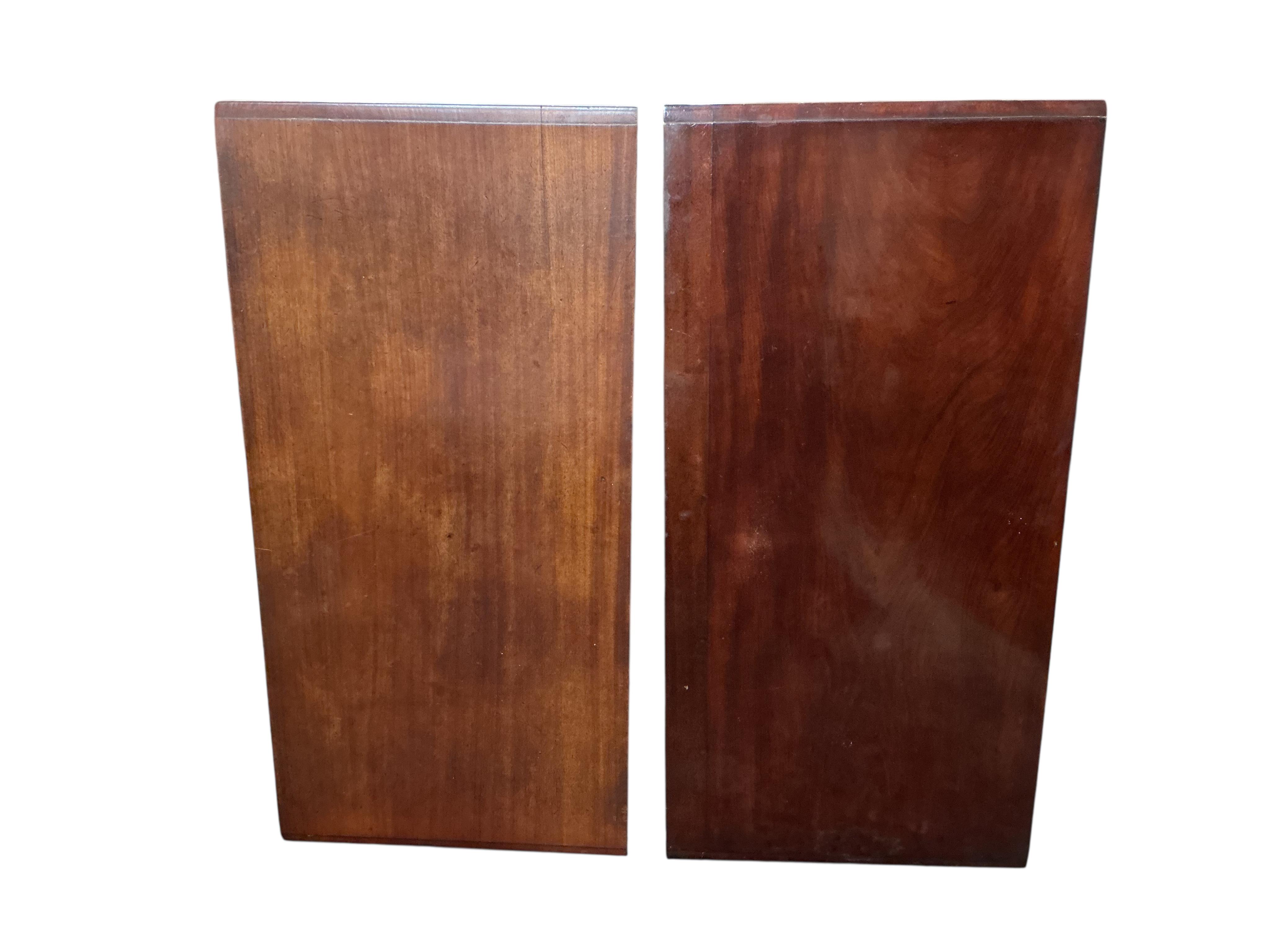 A Victorian mahogany extending dining table, 238cm extended, two spare leaves together with a harlequin set of six William IV mahogany dining chairs